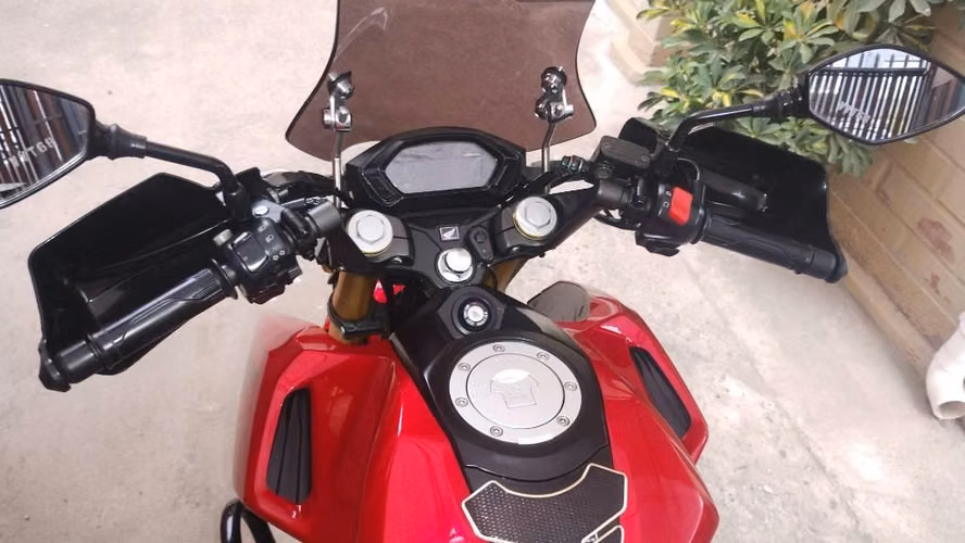 Moto Honda CB190R año 2023