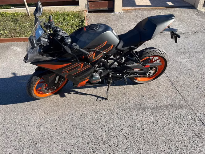 Moto KTM RC200 año 2020