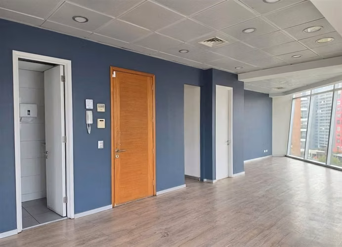 Oficina Amoblada en Arriendo Edificio Quantum