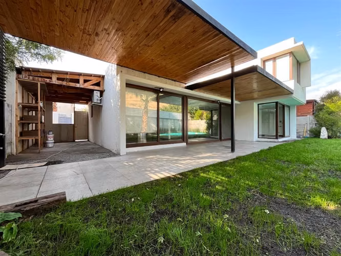 Casa en venta de 5 dormitorios ,Chamisero,Colina, Colegios.