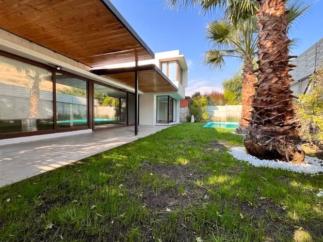 Casa en venta de 5 dormitorios ,Chamisero,Colina, Colegios.