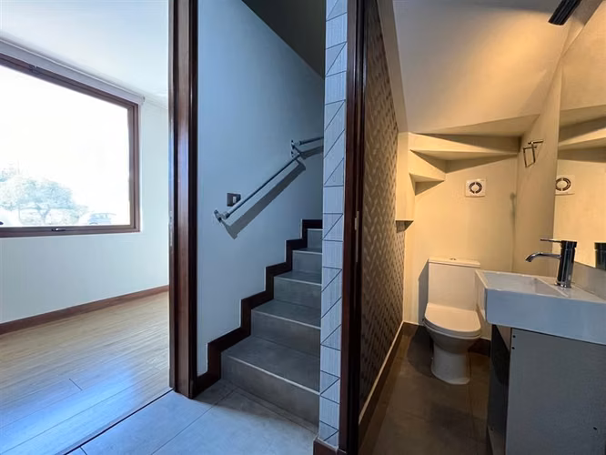 Casa en venta de 5 dormitorios ,Chamisero,Colina, Colegios.