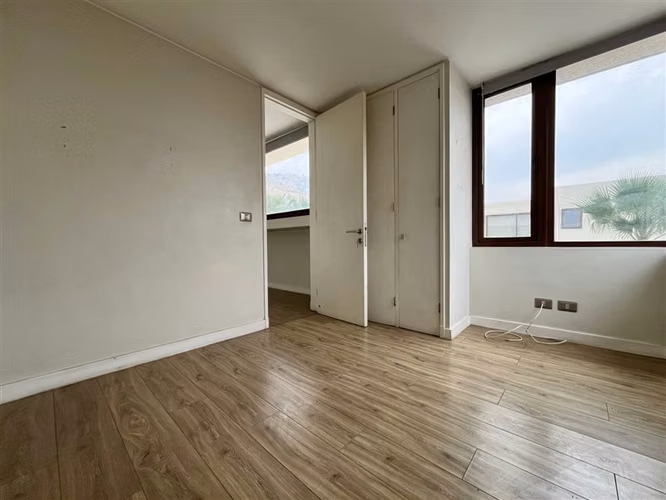 Casa en venta de 5 dormitorios ,Chamisero,Colina, Colegios.