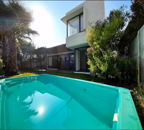 Casa en venta de 5 dormitorios ,Chamisero,Colina, Colegios.