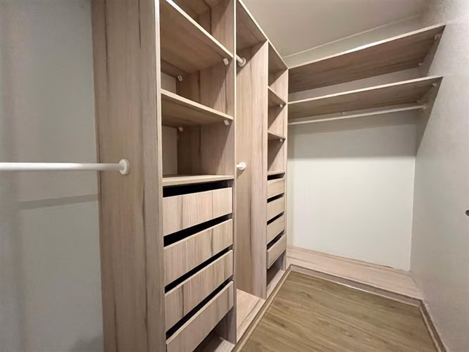 Casa en venta de 5 dormitorios ,Chamisero,Colina, Colegios.