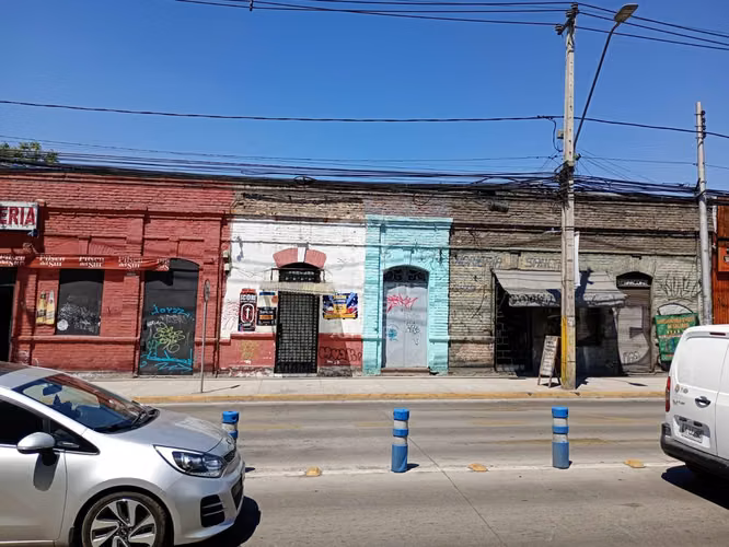 Casa con Local Comercial Metro Eistein