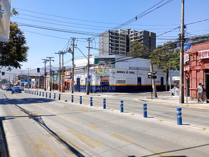 Casa con Local Comercial Metro Eistein