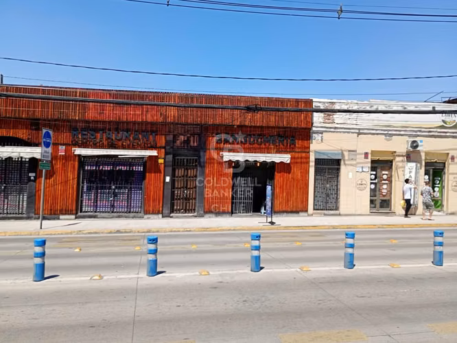 Casa con Local Comercial Metro Eistein
