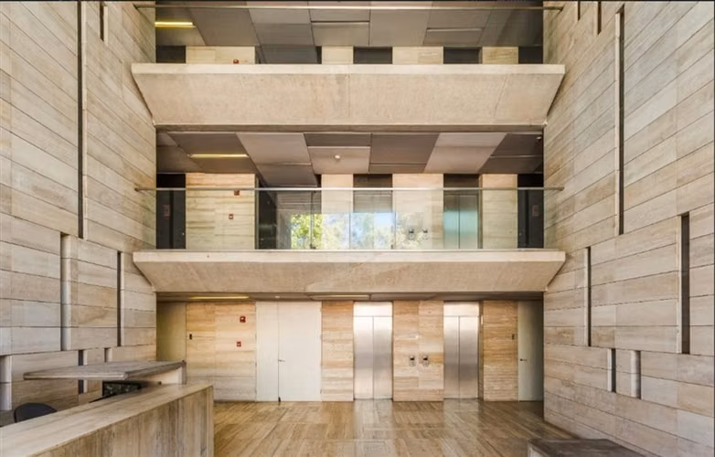 Arriendo OFICINA en Edificio Santa maría en Vitacura