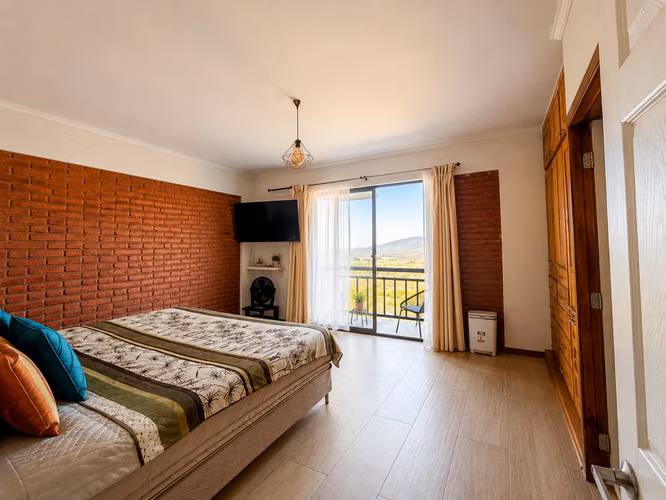 Exclusiva Parcela de 10.000 m² con Casa de 470 m² en La Serena