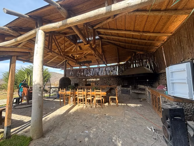 Exclusiva Parcela de 10.000 m² con Casa de 470 m² en La Serena