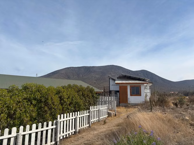Exclusiva Parcela de 10.000 m² con Casa de 470 m² en La Serena