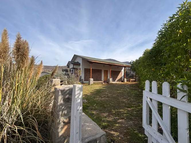 Exclusiva Parcela de 10.000 m² con Casa de 470 m² en La Serena