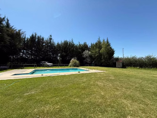 Amplia casa en Linderos con Bodega de 500m2. (168362)
