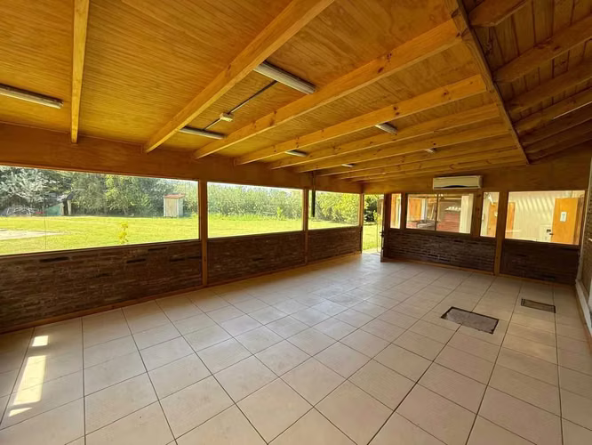 Amplia casa en Linderos con Bodega de 500m2. (168362)
