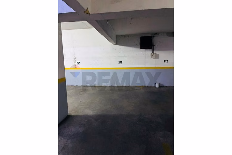 "estacionamiento en venta, acepto ofertas"