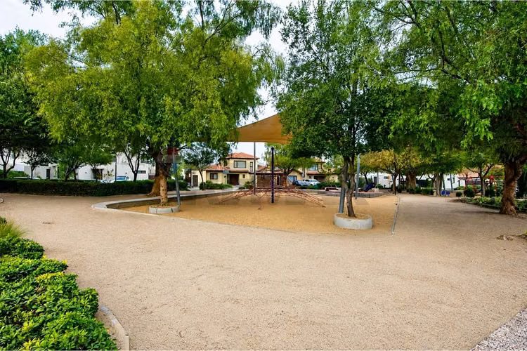 Impecable casa en condominio chicureo