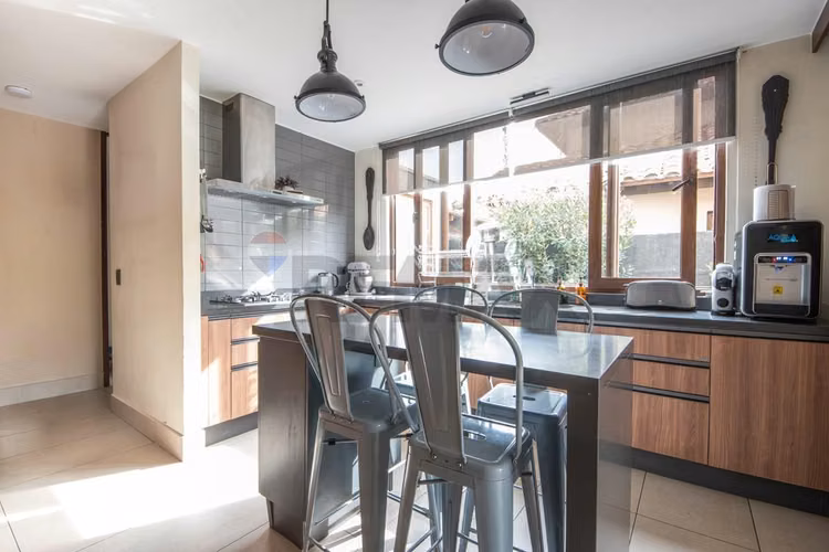 Impecable casa en condominio chicureo