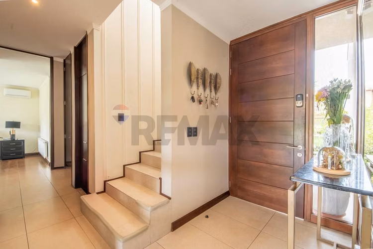 Impecable casa en condominio chicureo