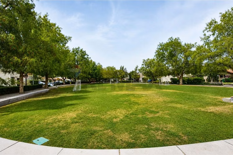 Impecable casa en condominio chicureo