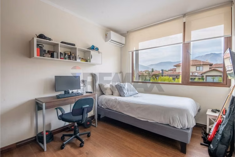 Impecable casa en condominio chicureo