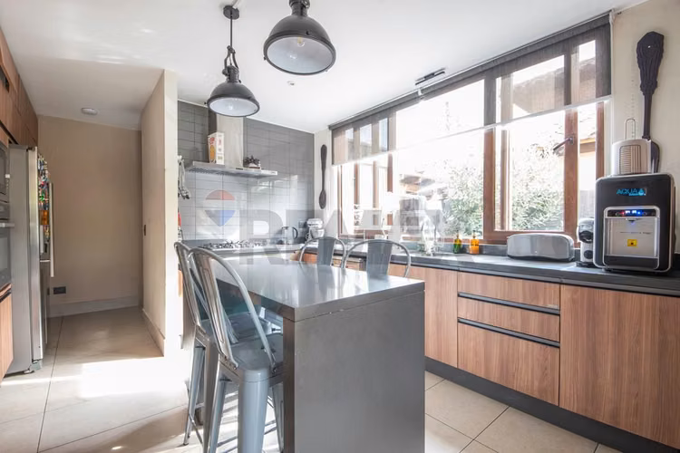 Impecable casa en condominio chicureo