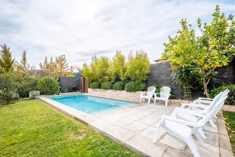 Impecable casa en condominio chicureo