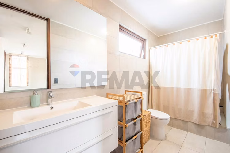 Impecable casa en condominio chicureo