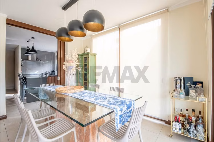 Impecable casa en condominio chicureo