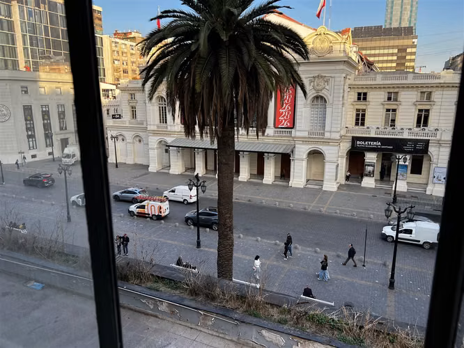 OFICINA Frente al Teatro Municipal
