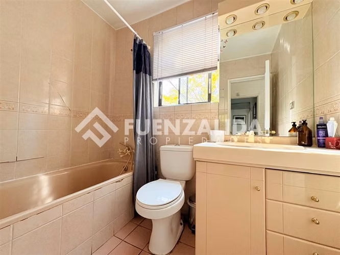 Local Comercial en arriendo en Tabancura, 5 Estacionamientos