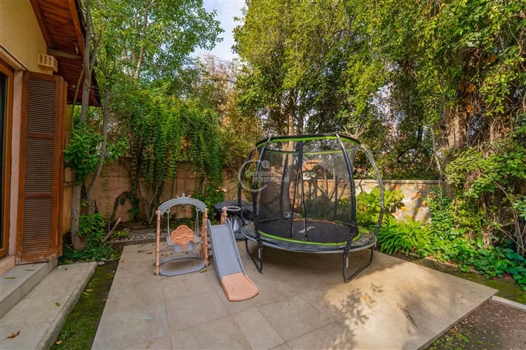 Casa en venta de 5 dorm. en Las Condes