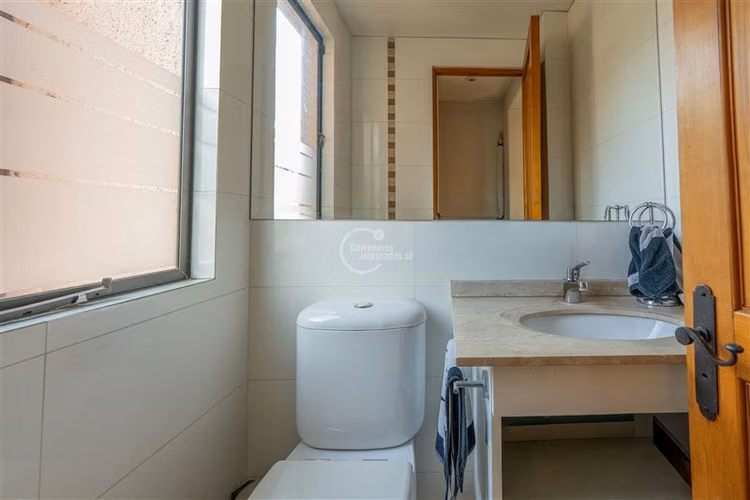 Casa en venta de 5 dorm. en Las Condes