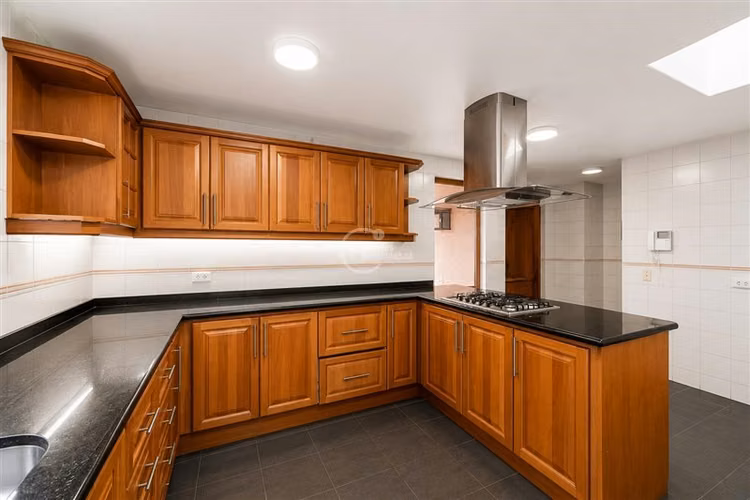 Casa en venta de 5 dorm. en Las Condes