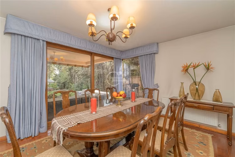 Casa en venta de 5 dorm. en Las Condes