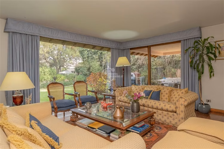 Casa en venta de 5 dorm. en Las Condes