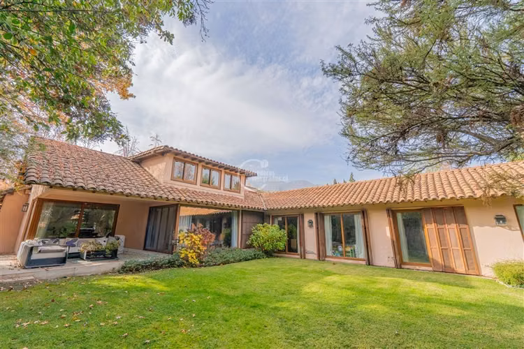 Casa en venta de 5 dorm. en Las Condes