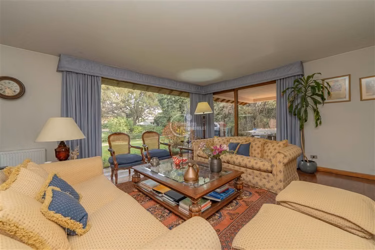 Casa en venta de 5 dorm. en Las Condes