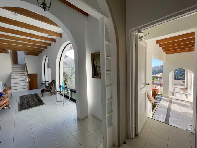 4 dormitorios en suite 3025 m2 terreno (167347) - Imagen 2