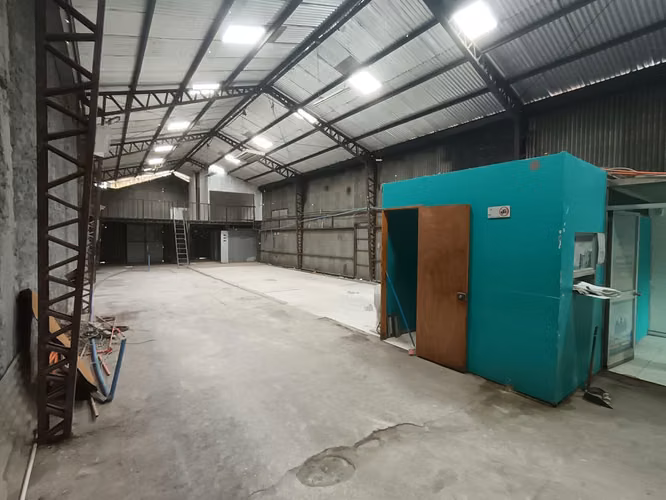 Galpón Industrial / Comercial en Arriendo
