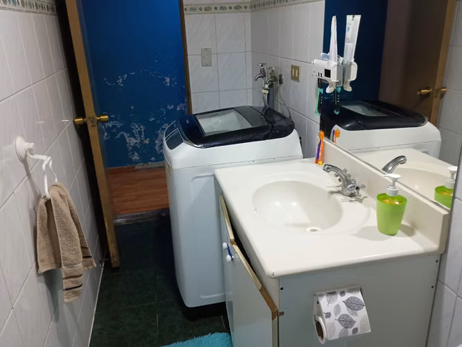 Vendo casa con 3 dormitorios 1 baño cocina, comedor, sala de star. est 3 vehículos.