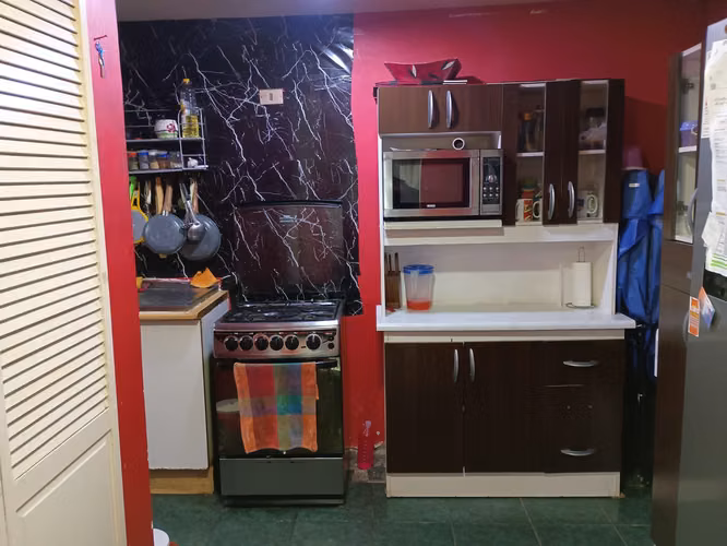 Vendo casa con 3 dormitorios 1 baño cocina, comedor, sala de star. est 3 vehículos.
