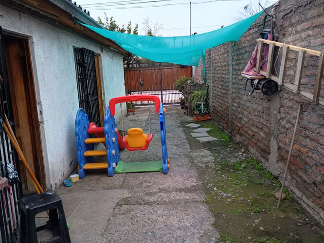 Vendo casa con 3 dormitorios 1 baño cocina, comedor, sala de star. est 3 vehículos.