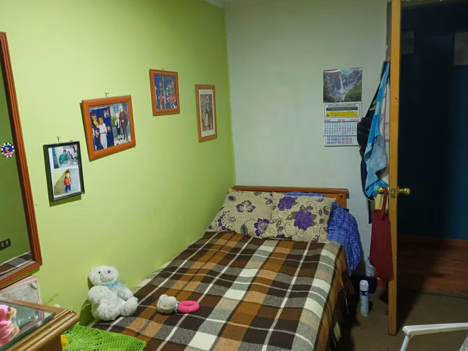 Vendo casa con 3 dormitorios 1 baño cocina, comedor, sala de star. est 3 vehículos.