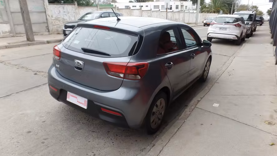 KIA RIO 5 EX 2020 $ 6.990.000.-