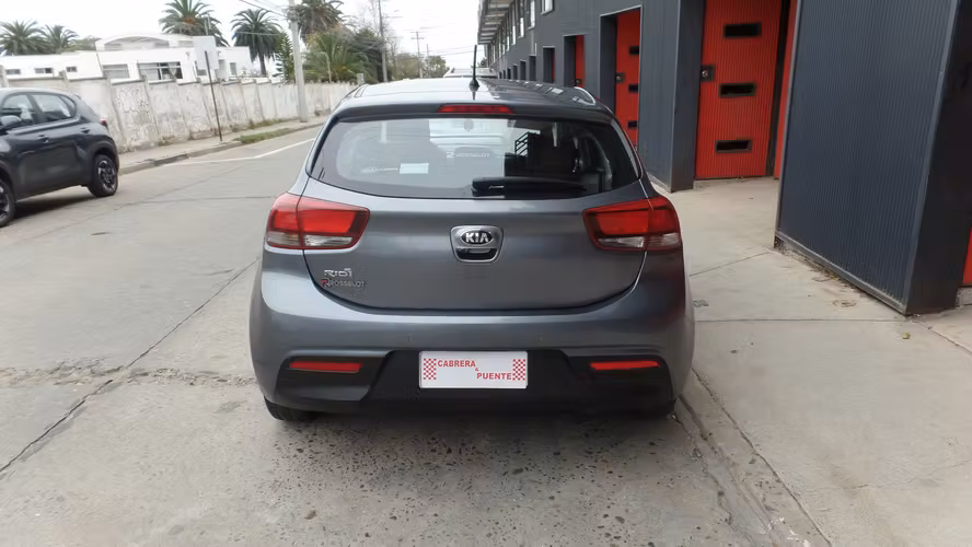 KIA RIO 5 EX 2020 $ 6.990.000.-