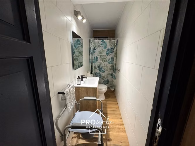 Casa en arriendo 4D+3B en barrio El Golf, Las Condes