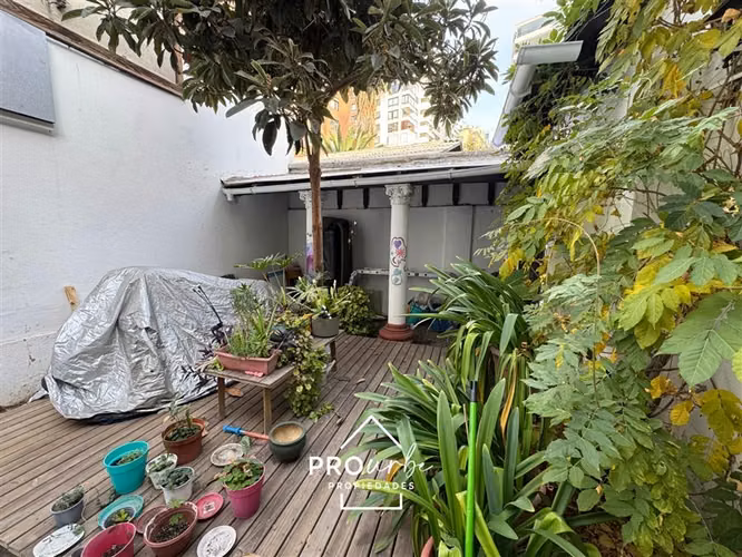 Casa en arriendo 4D+3B en barrio El Golf, Las Condes