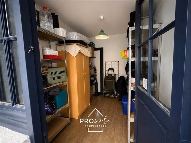 Casa en arriendo 4D+3B en barrio El Golf, Las Condes