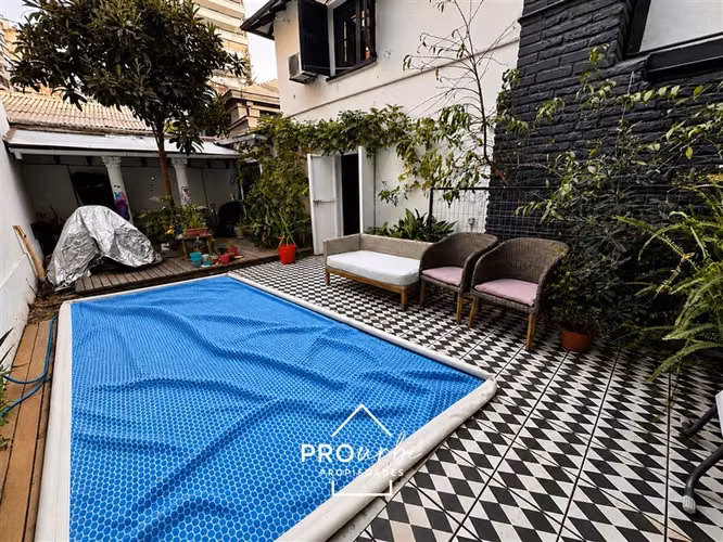 Casa en arriendo 4D+3B en barrio El Golf, Las Condes